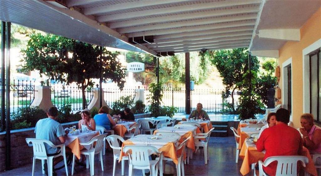 Hotel Perama Buitenkant foto
